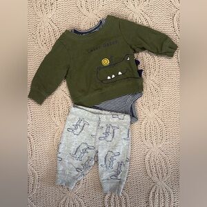 3-piece set (sweatshirt + short-sleeve onesie + pants) | Newborn | Carter’s